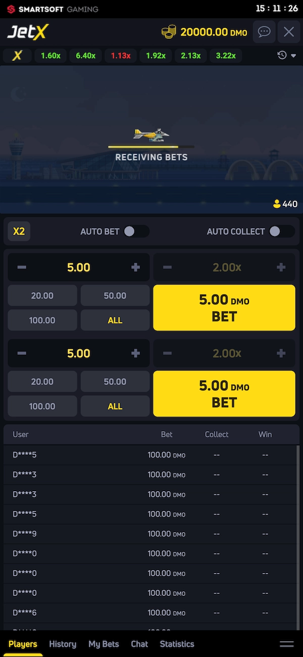 Interface du jeu de la fusée JetX de SmartSoft Gaming montrant la phase “Receiving Bets” avec les boutons de mise, l’auto bet et la liste des joueurs avant le décollage.