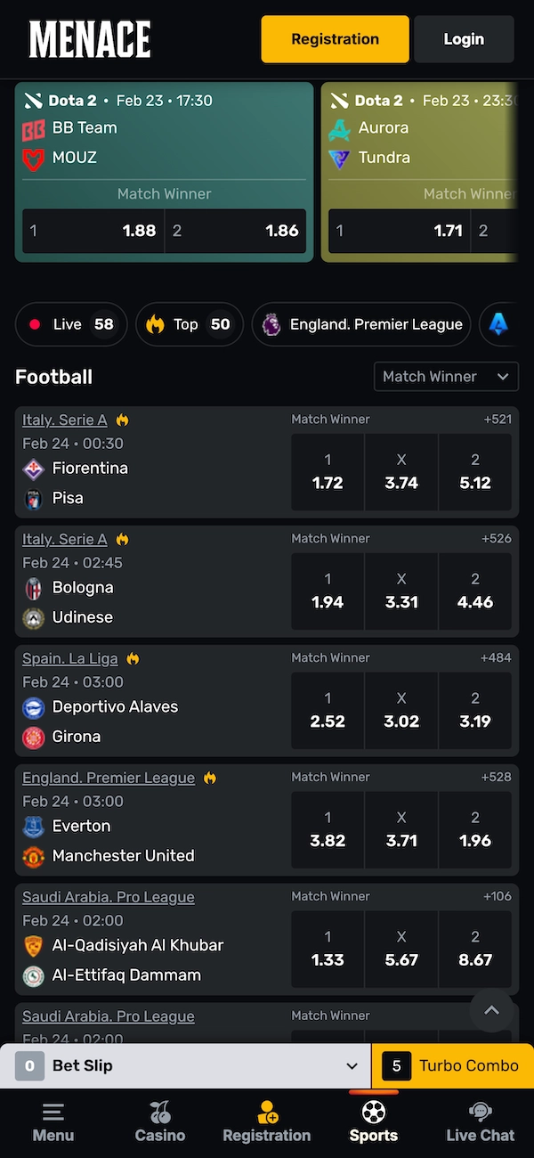 Section paris sportifs de Menace sur mobile affichant plusieurs matchs de football comme Fiorentina vs Pisa avec cotes 1X2, indicateur Live 58 en haut et bouton Turbo Combo visible dans le bet slip.